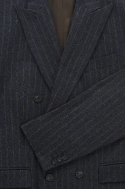 La Veste De Costume Croisée Rayée